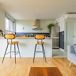 Apartment With Swimming Pool - Near Park