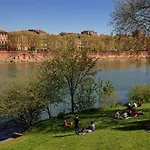 Apartment With Swimming Pool - Near Park